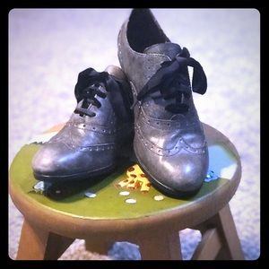 Women’s BORN Leather lace up Wing tip